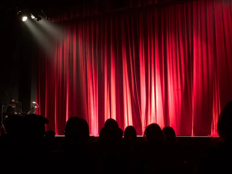 Rooms That Made Him: The Comedy Clubs Where Dansky Found His Voice, His Crowd, and His Legend